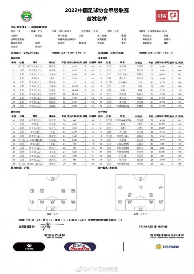 与预告一同曝光的还有;千钧一发版海报，展现我国海上专业救捞队伍全力救援的真实场景，震撼力十足